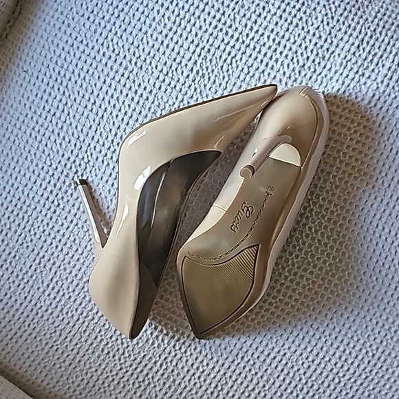 Womens Guess MGMerilyn Ivory Pumps/Heels Size 9M - Picture 7 of 10